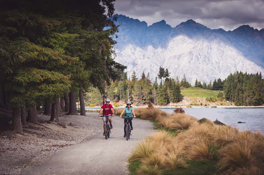Queenstown: E-bike Hire on the Queenstown Trail - Choosing the Kelvin Peninsula Trail toward Jack’s Point