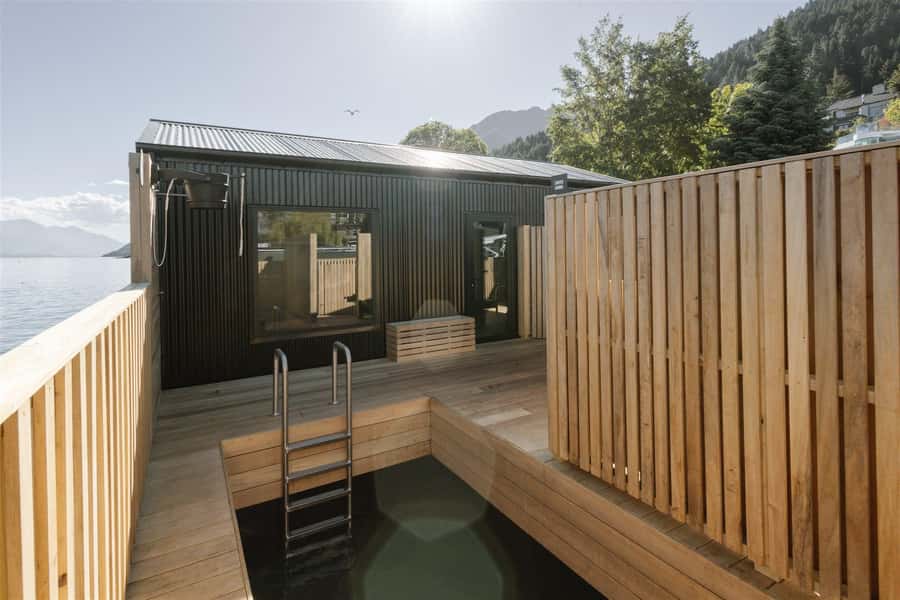 Queenstown: Floating Sauna Experience on Lake Whakatipu - Lake Whakatipu becomes the treatment room