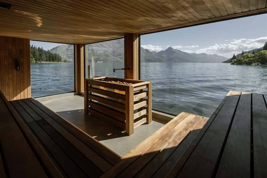 Queenstown: Floating Sauna Experience on Lake Whakatipu - The floating saunas on Lake Whakatipu
