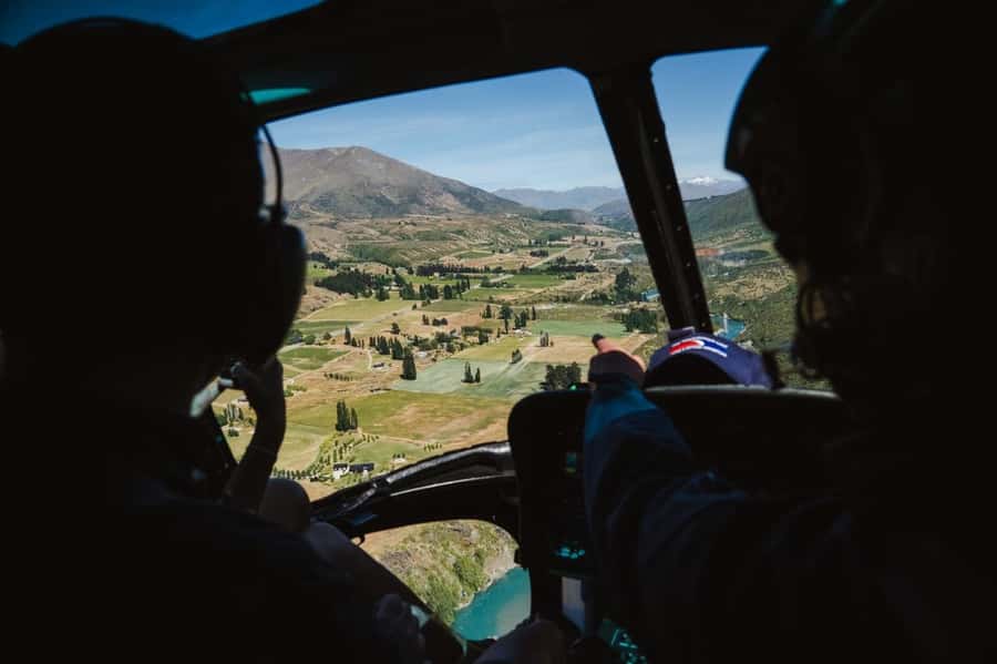 Queenstown: Helicopter & Wine Tasting Tour - Kinross Cottages: tasting, lunch, and a slower middle of the day