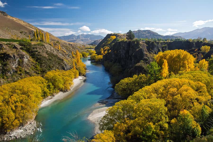 Queenstown: Highlights Tour with Wine Tasting - Mountain views from Lake Wakatipu to the Remarkables