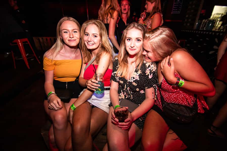 Queenstown: Ice Bar Crawl - Five bars, five different chances to find a favorite