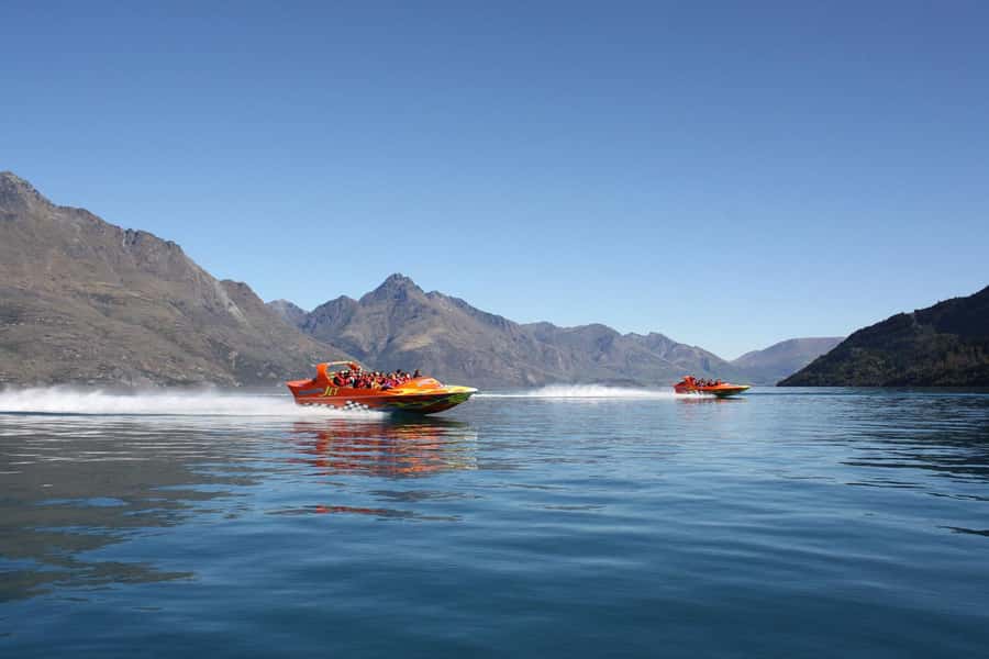 Queenstown: Jet Boat Adventure with Thunder Jet - A fast start beside Lake Wakatipu