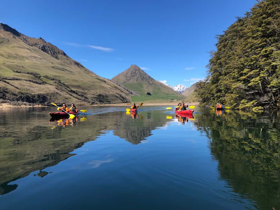 Queenstown: Kayaking or SUP Experience on Moke Lake - Getting set up with a kayak or paddleboard