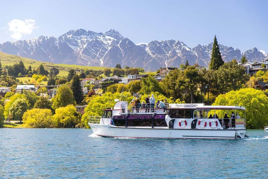 Queenstown: Lake Wakatipu Scenic Cruise - The route from the Queenstown jetty to open water