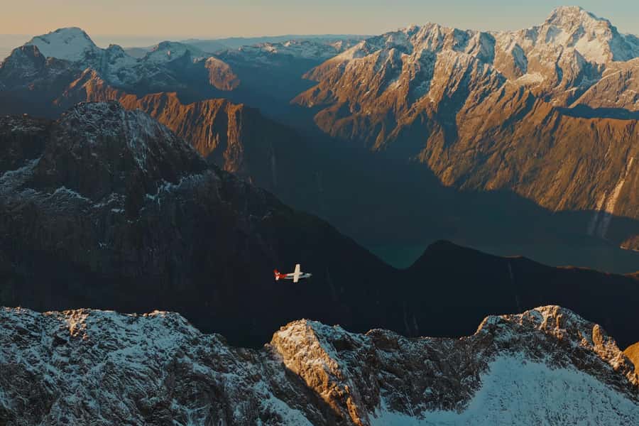 Queenstown: Milford Sound Small-Group Tour w Cruise & Lunch - Lake Gunn and the Hollyford River add variety