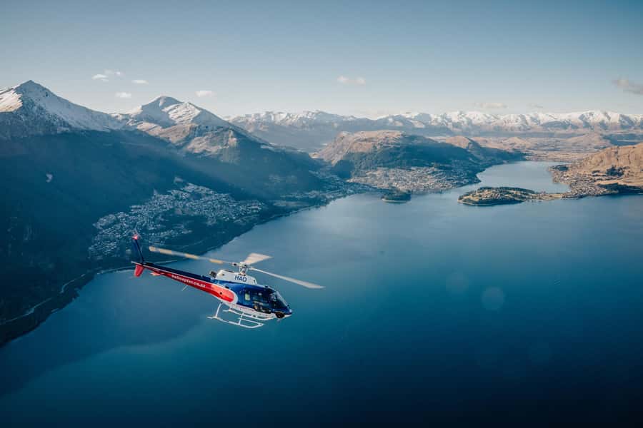 Queenstown: Pilot's Choice Helicopter Tour & Alpine Landing - Eight minutes above Lake Wakatipu