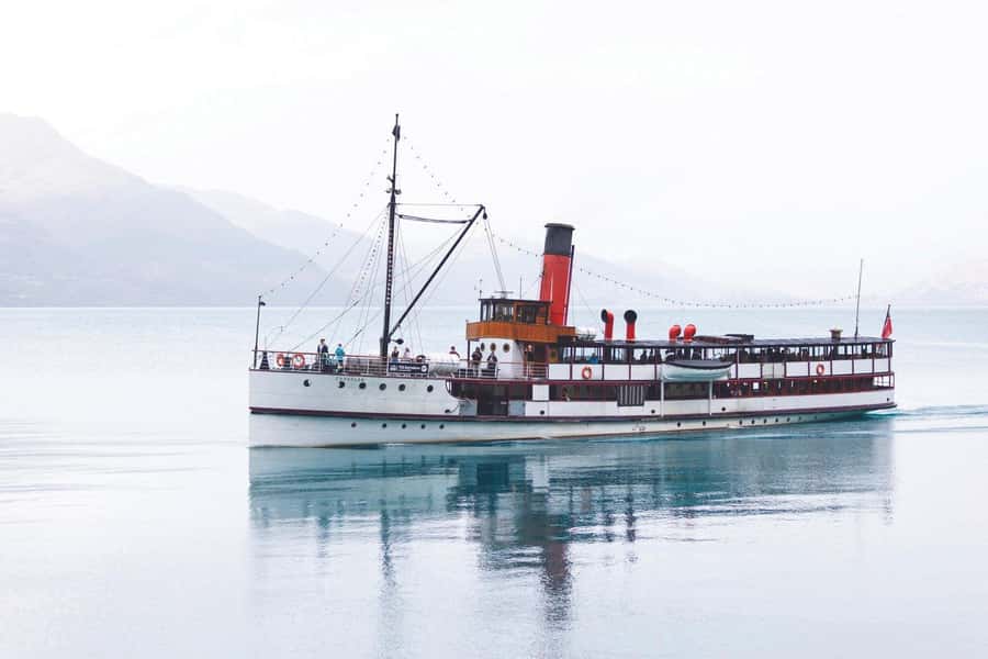 Queenstown: Queenstown Lake Cruise and Walter Peak Farm Tour - Meeting the sheep, alpacas, cattle, and farm dogs