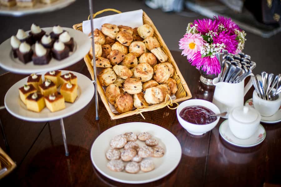 Queenstown: Queenstown Lake Cruise and Walter Peak Farm Tour - Tea with mountain views
