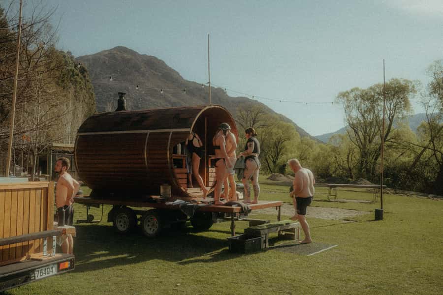 Queenstown: Riverside Sauna and Cold Plunge Experience - Starting in the 80 to 100°C barrel sauna