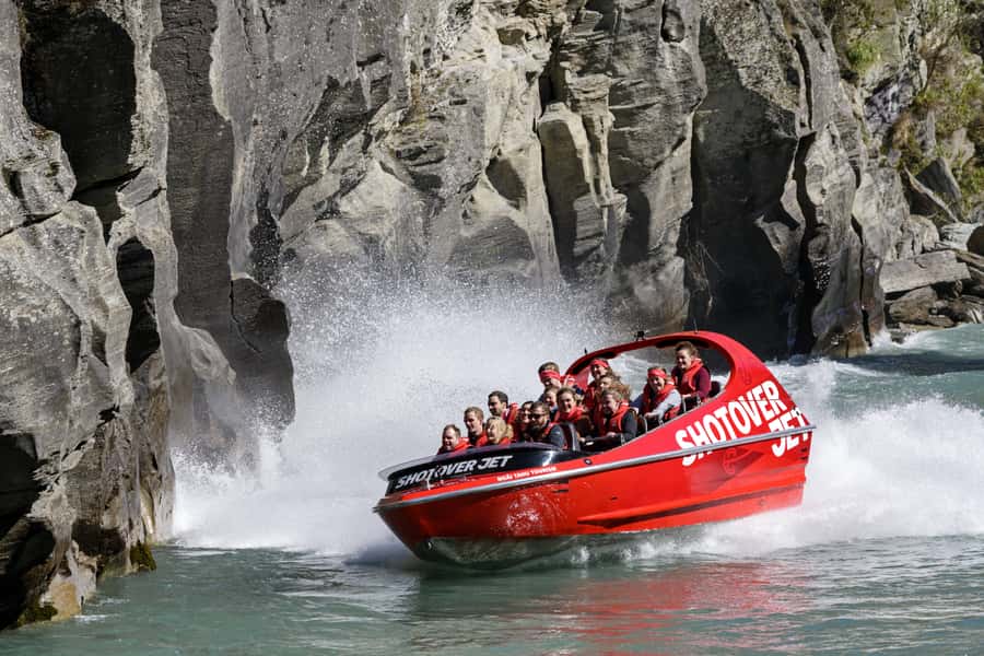 Queenstown: Shotover River Extreme Jet Boat Experience - The 25-minute ride: speed, rapids, and 360-degree spins