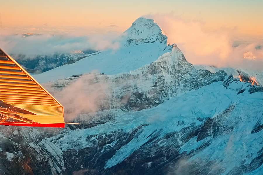 Queenstown: Sunrise Glacier Scenic Flight - Mt Aspiring catches the first sun
