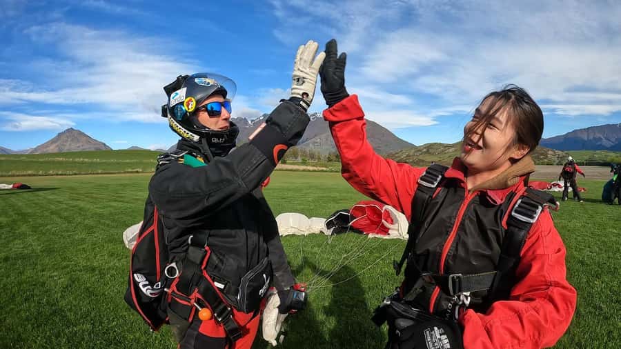 Queenstown: Tandem Skydive Experience - Five minutes beneath the parachute