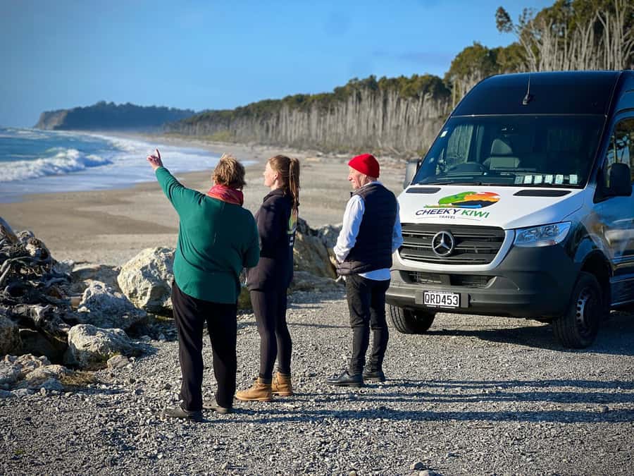 Queenstown to Christchurch via Franz Josef 2-Day Tour - Hokitika Gorge brings a sharp change of color