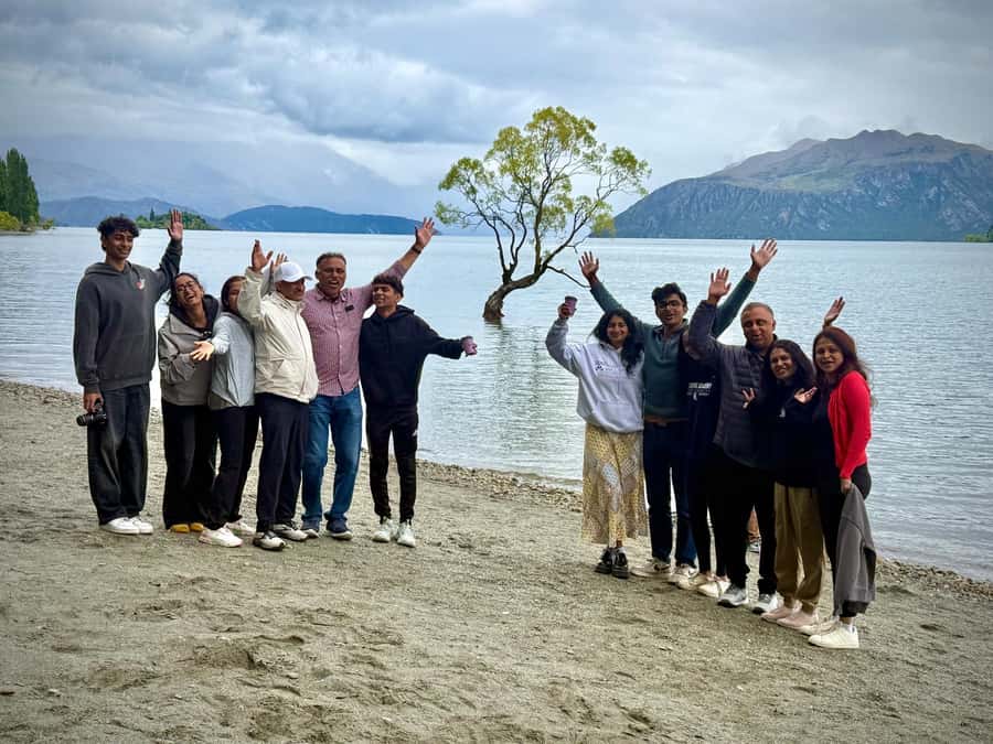 Queenstown to Franz Josef small group tour (one-way) - Lake Hāwea and the road to Haast Pass