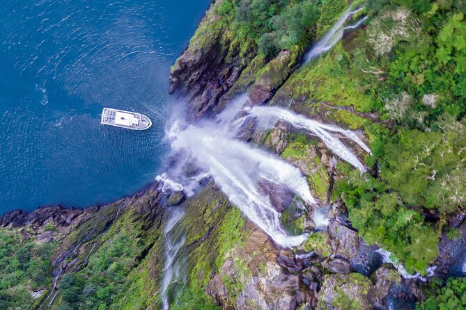 Queenstown to Te Anau via Milford Sound inc Cruise & Lunch - Watching for kea in the Darran Mountains