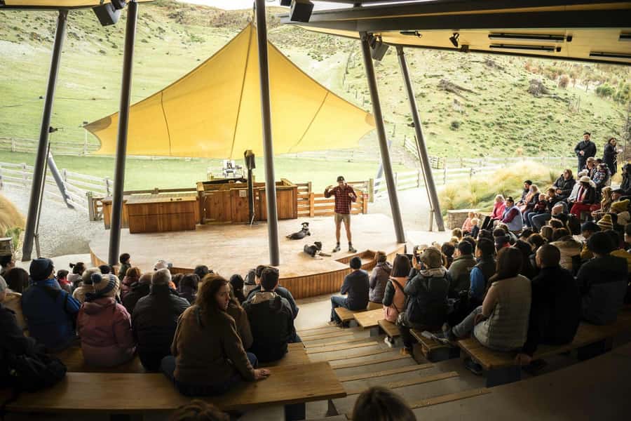 Queenstown: Walter Peak Gourmet BBQ & Lake Whakatipu Cruise - Gardens, Old Buildings, and Time to Wander