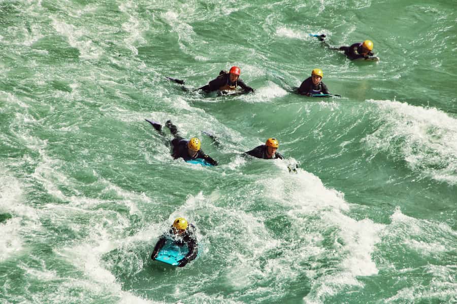 Queenstown: White Water Surfing Along the Kawarau River - Meeting the team in Queenstown