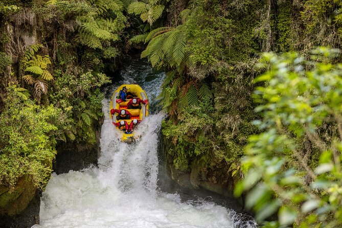 Rafting Rotorua Kaituna White Water Rafting | Kaitiaki Adventures - The safety briefing is more important than the jokes