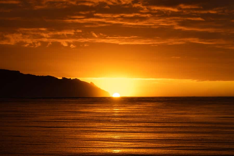 Raglan: Scenic Harbour Sunset Cruise - Choosing a seat and handling the weather
