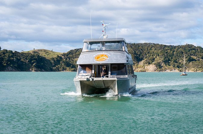 Raglan Scenic Nature Boat Cruise - Live commentary from Barlow and a laid-back soundtrack