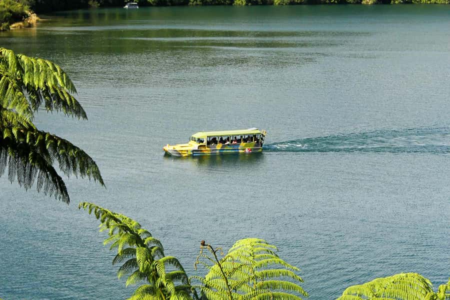 Rotorua City and Lakes Duck Tour - What the commentary adds to the scenery