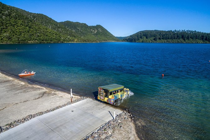 Rotorua Duck Boat Guided City and Lakes Tour - The Guides Make the Difference