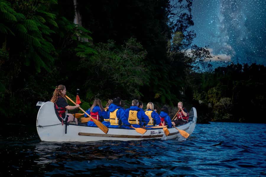 Rotorua: Evening Big Kanu Starlight Tour - Paddling Lake Rotoiti in the Big Kanu