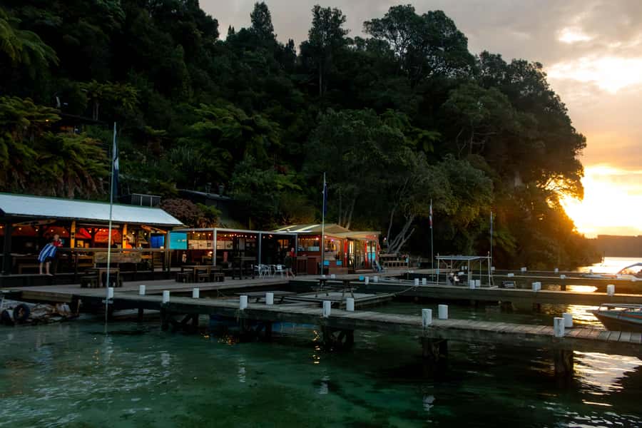 Rotorua: Evening Starlight Gourmet Kayak Tour with dinner - Why Lake Rotoiti works so well at night