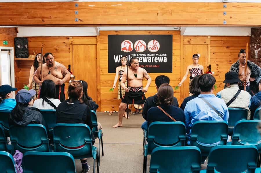 Rotorua: Māori Cultural Performance with Dancing - Key points at a glance