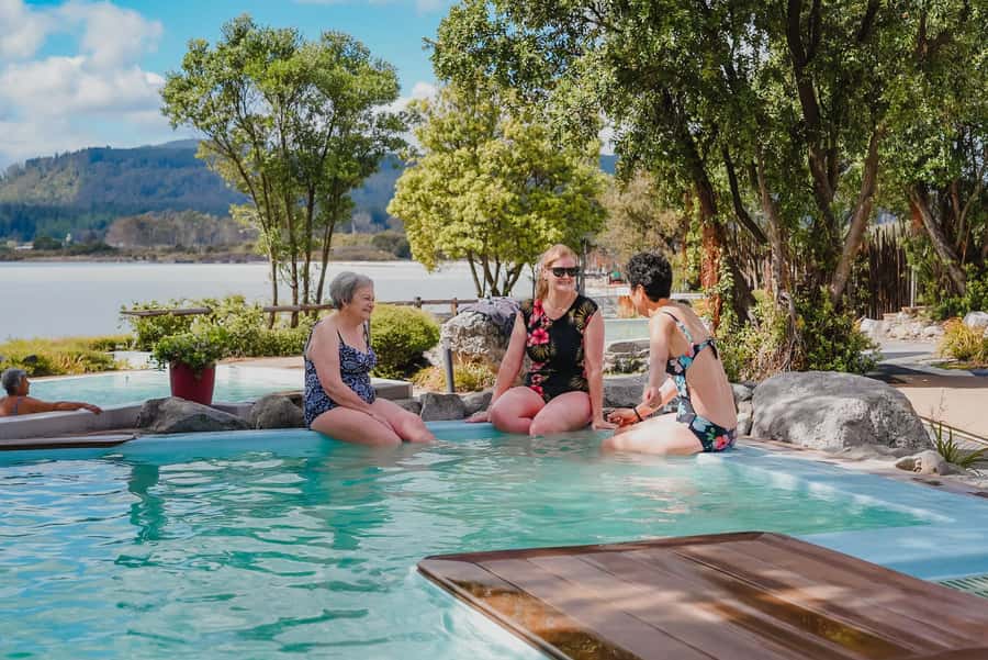 Rotorua: Polynesian Spa Pavilion Hot Pool Bathing (12+ yrs) - Start with Priest Spring at 39°C to 41°C