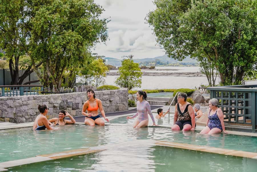 Rotorua: Polynesian Spa Pavilion Hot Pool Bathing (12+ yrs) - Use the 1.3-metre pool for gentle movement