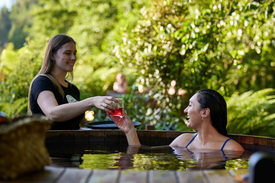 Rotorua: Secret Spot Hot Tubs - Ordering drinks without leaving the water