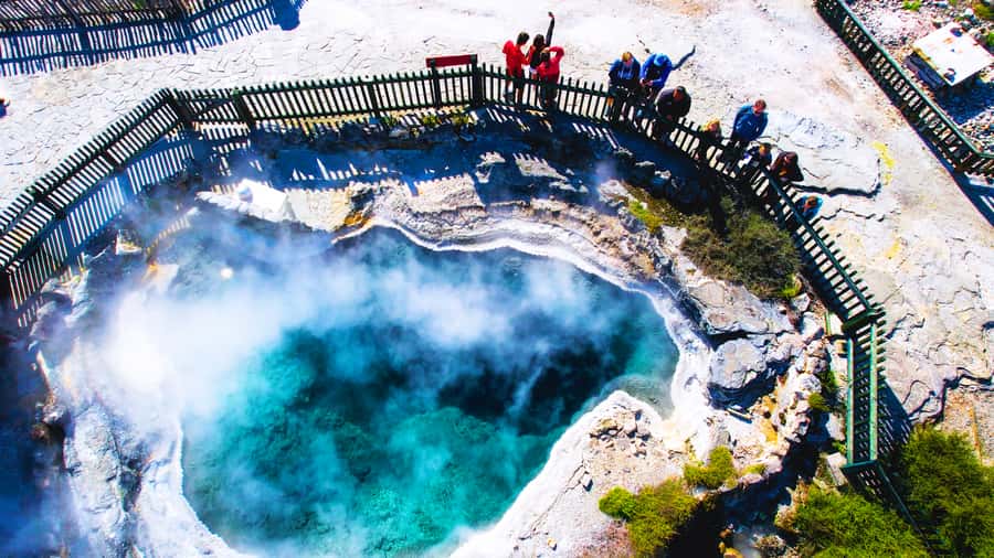 Rotorua: Whakarewarewa Village Guided Tour - Silica formations, bubbling pools, and boiling mud