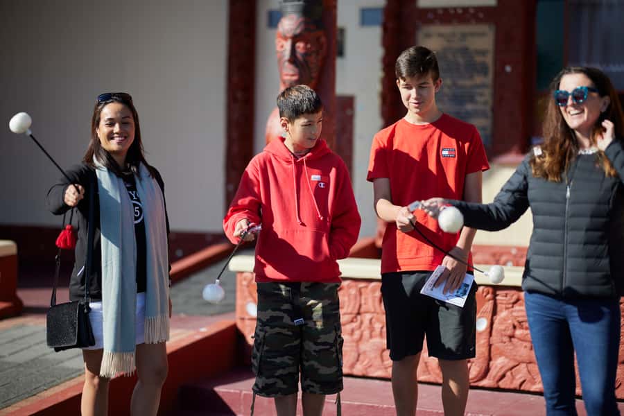 Rotorua: Whakarewarewa Village Guided Tour - What the guides add to the hour