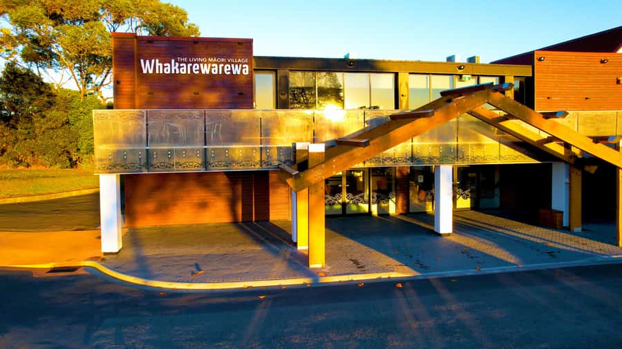 Rotorua: Whakarewarewa Village Guided Tour - Starting at the Geyser Café and admissions building