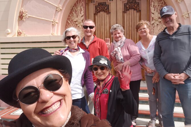 Shore Excursion: Napier/ Hawke's Bay & Premium Wineries tour - Guides make the difference in a small van