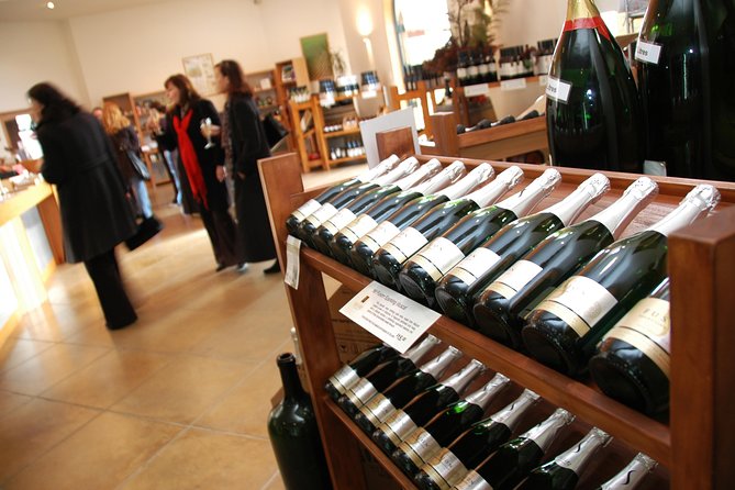 Small-Group Kumeu Wine Country Tour with Wine Tastings & Lunch - Soljans Estate combines the meal and the first tasting