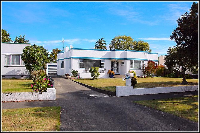 Small group - Napier City & Art Deco Tour, 2 hours - Hilltop views, gardens, and a wider sense of place