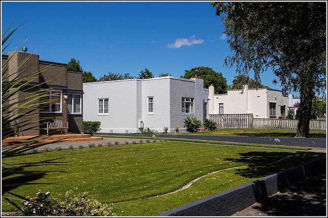 Small group - Napier City & Art Deco Tour, 2 hours - What guide John adds to the experience
