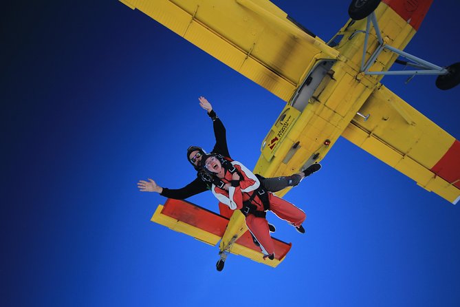 Tandem Skydive 10,000ft from Franz Josef - What tandem free fall feels like at 200 kilometers per hour