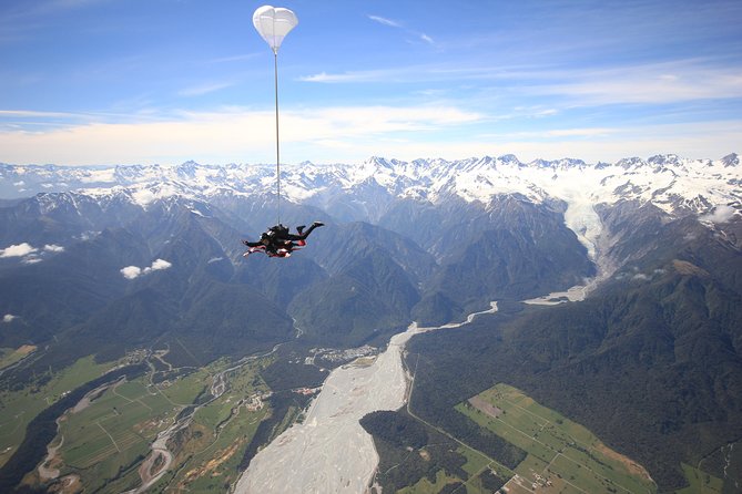 Tandem Skydive 16,500ft from Franz Josef - Who will enjoy this most