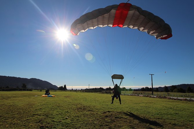 Tandem Skydive 18,000ft from Franz Josef - The instructors and sense of security