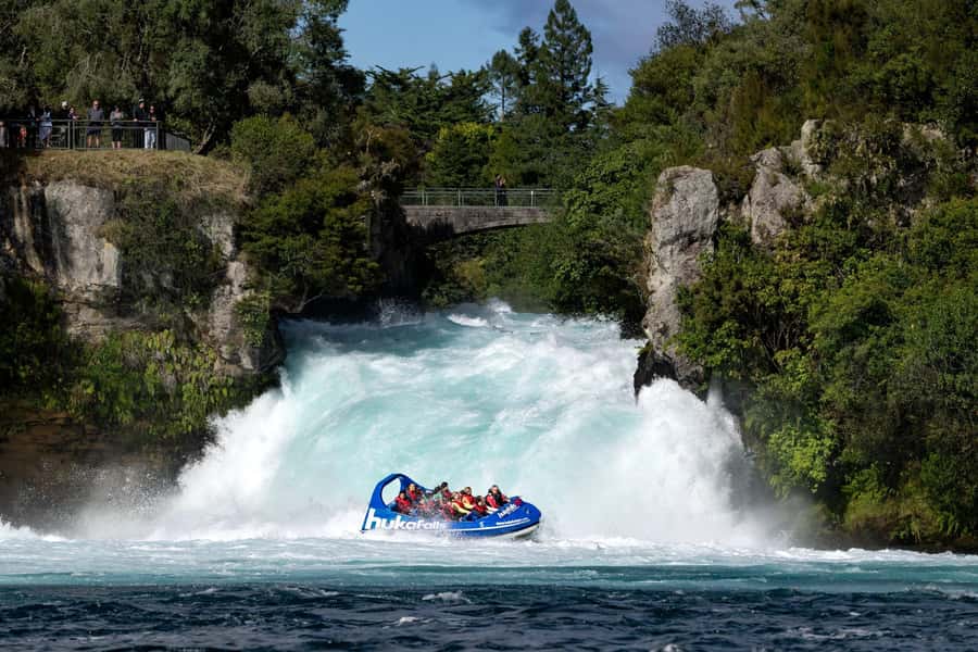 Taupō: Huka Falls 30-Minute Jet Boat Experience - Why the driver matters