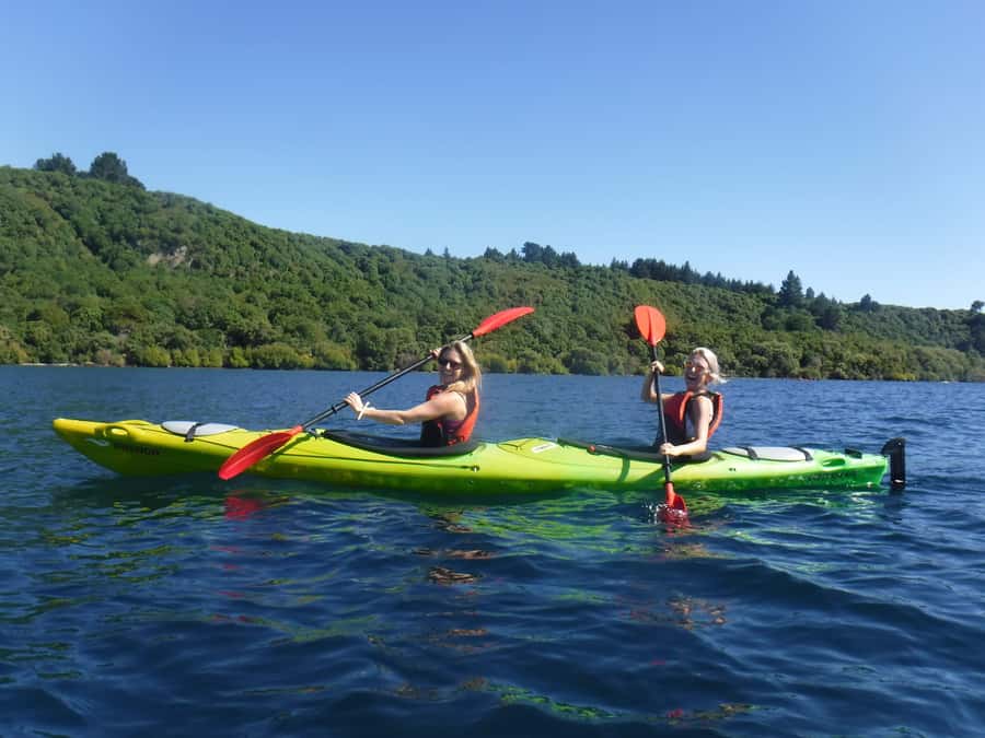 Taupo: Maori Rock Carvings Kayaking Tour - Swimming, rock jumping, and the welcome break