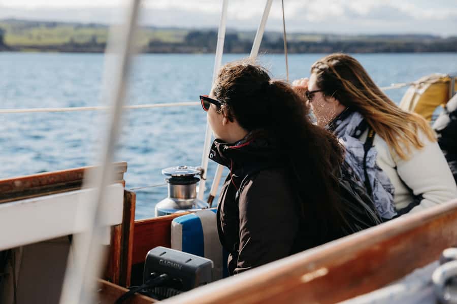 Taupō: Sail Barbary Eco Sailing to the Maori Rock Carvings - Leaving Taupō on a quiet electric yacht