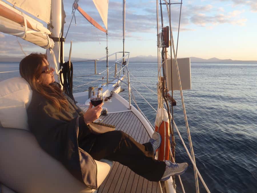 Taupō: Sail Barbary Eco Sailing to the Maori Rock Carvings - A swim in Lake Taupō