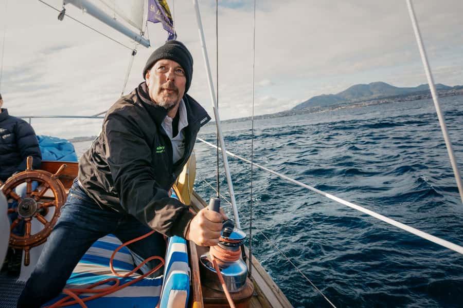 Taupō: Sail Barbary Eco Sailing to the Maori Rock Carvings - The guide makes the difference
