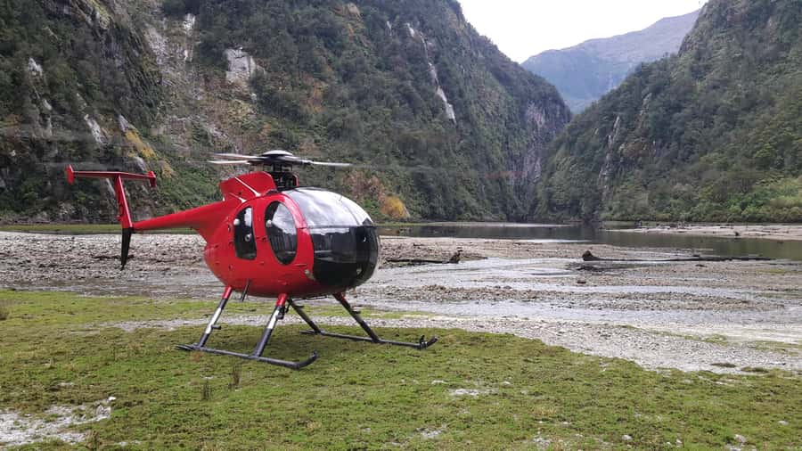Te Anau: Hidden Lakes and Mountains - Flying from Lake Manapouri into Fiordland
