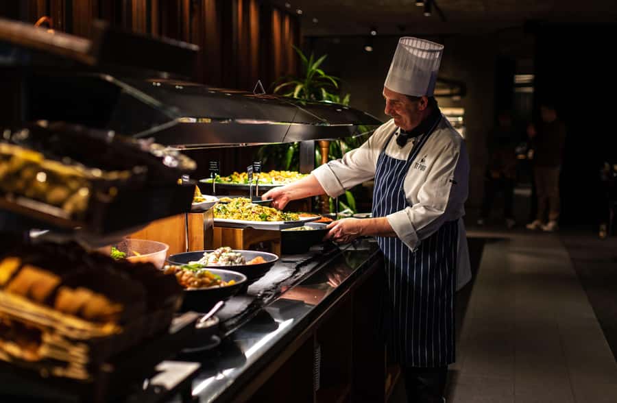 Te Puia: Te Pō Indigenous Evening Experience - Haka + Dinner - What the hāngī buffet is really like